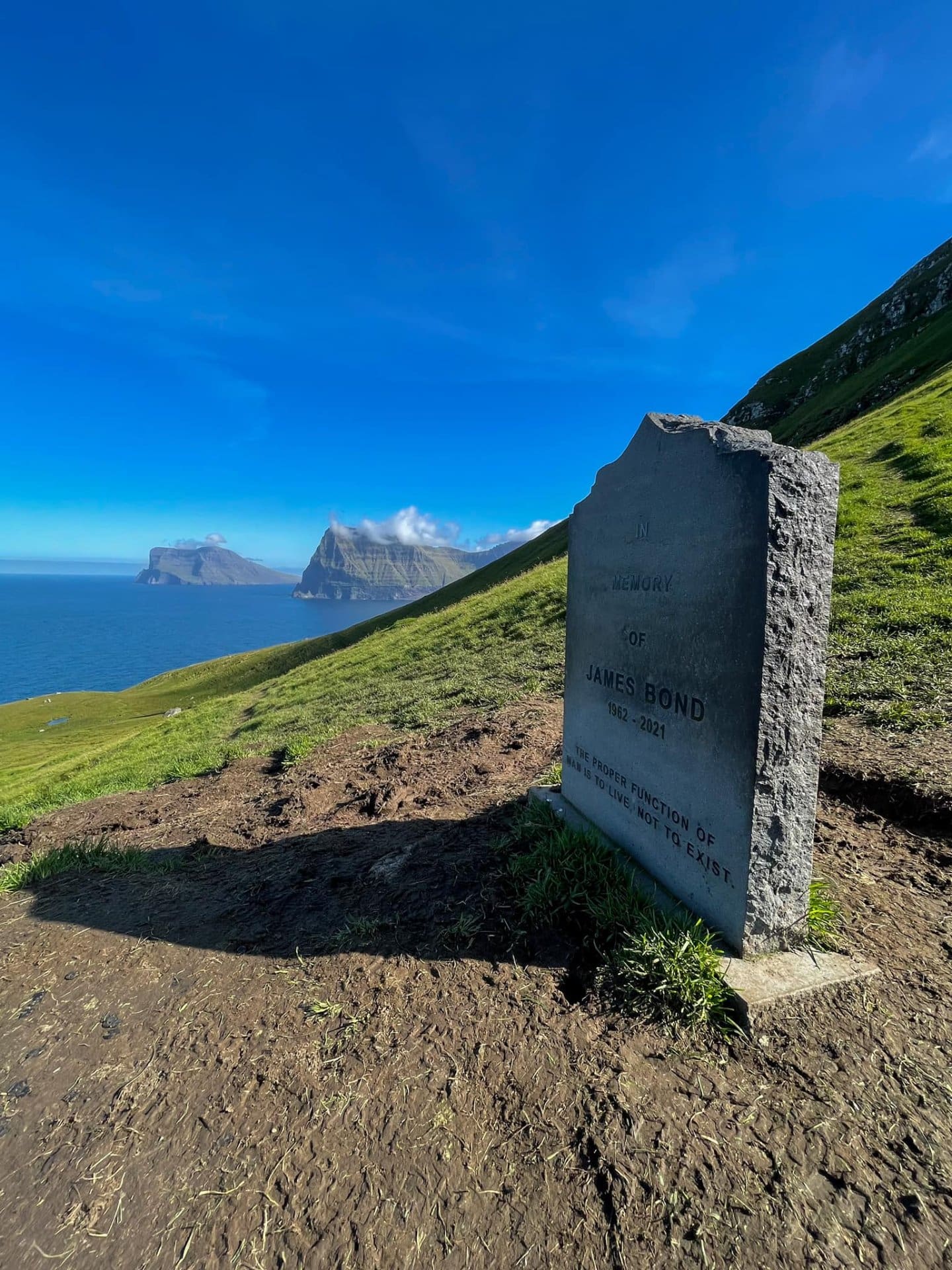 Gravsteinurin hjá James Bond