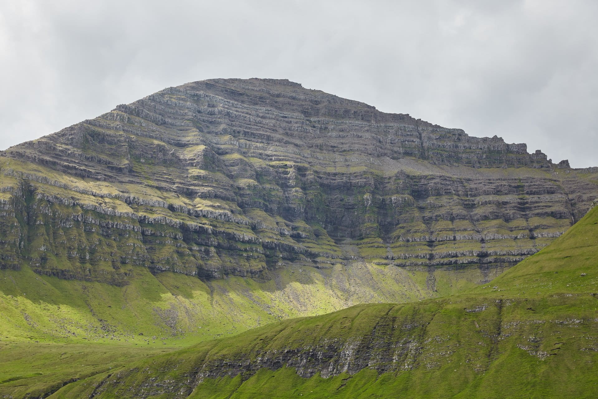 Reyðurókarkletturin í Gjóadali