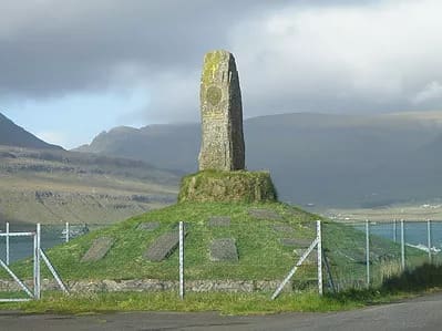 Minnisvarðin á Torvheyggi