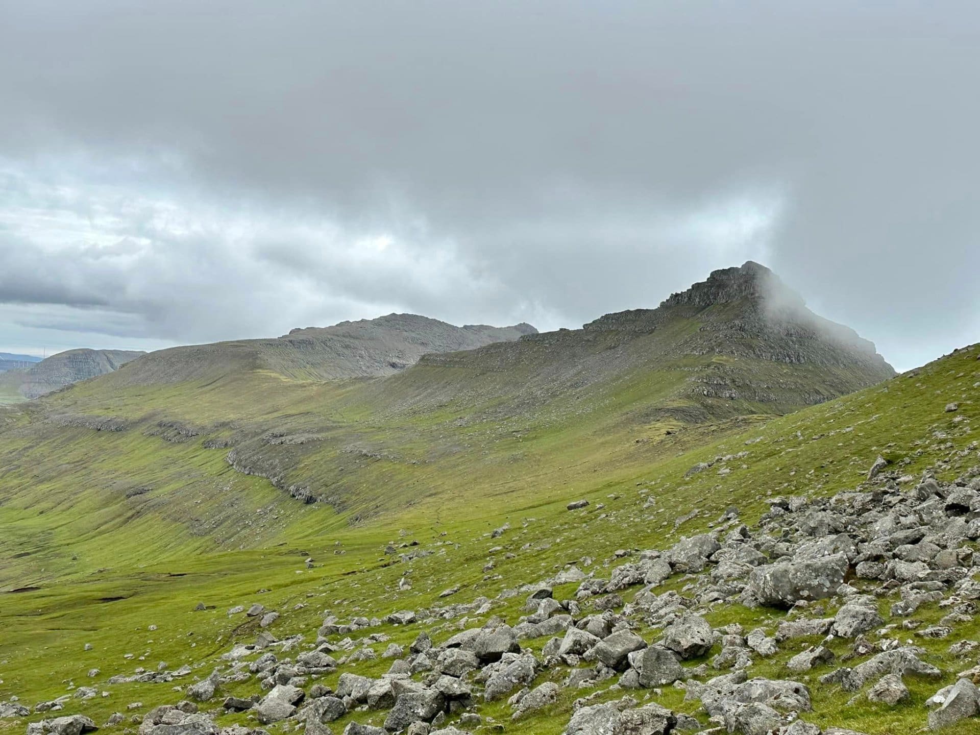 Fjallið millum Botnar
