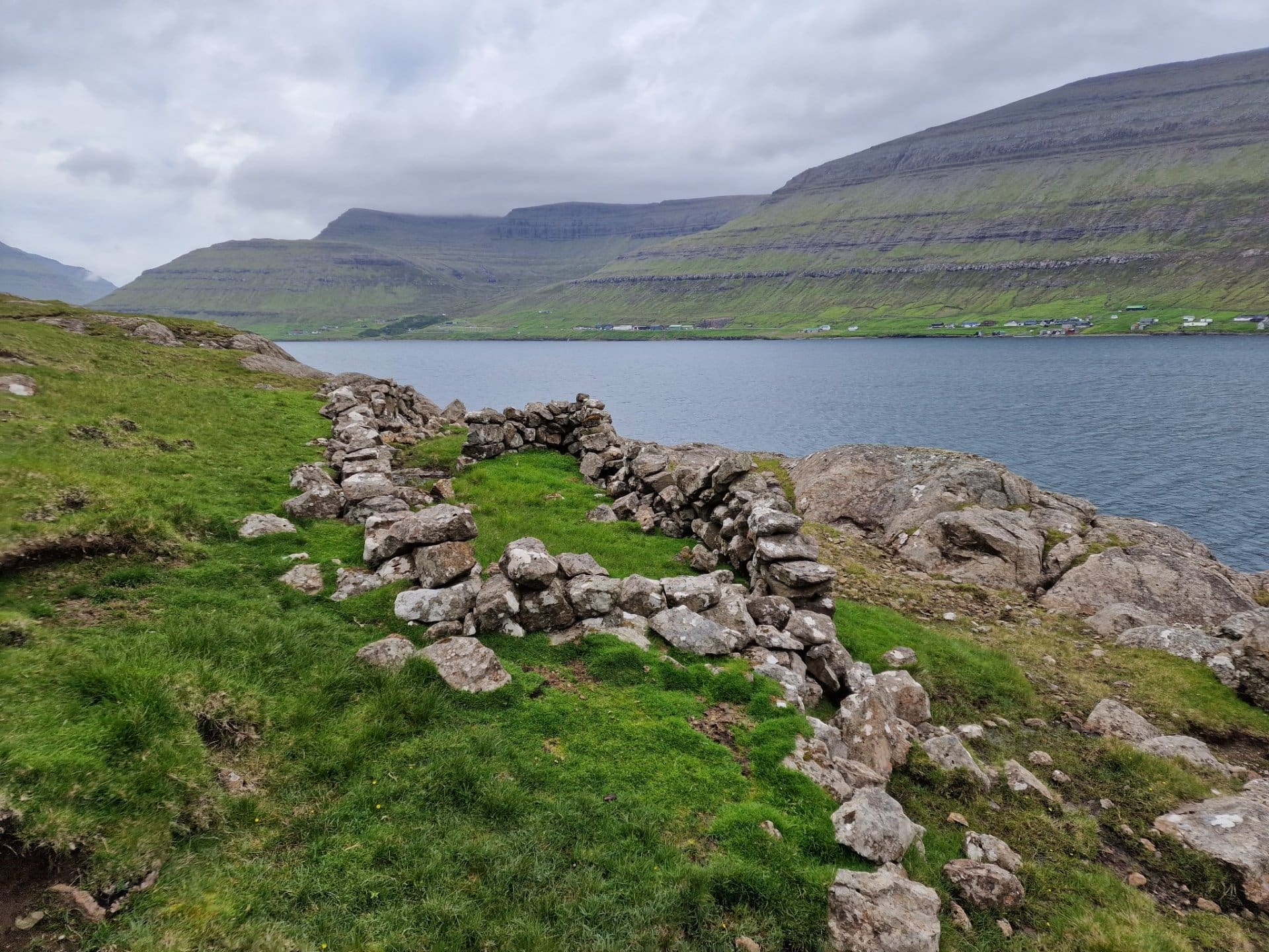 Gamla rættin heimanfyri Taravík