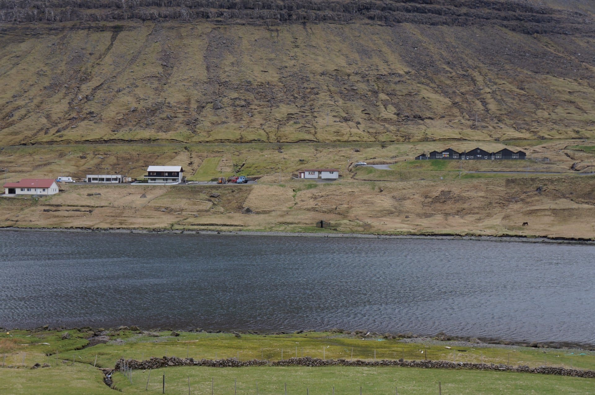 Uppi undir Keldustíggj