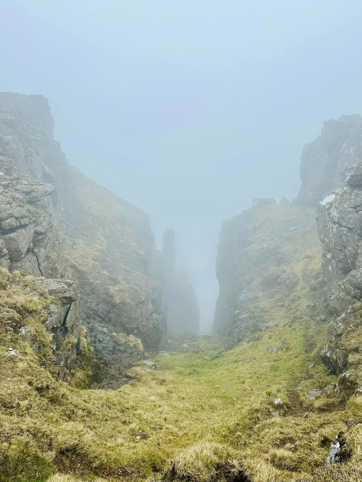 Eystur millum Gjáir